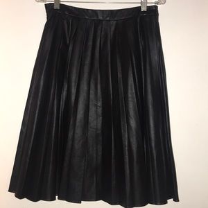 Leather-look pleated skirt.